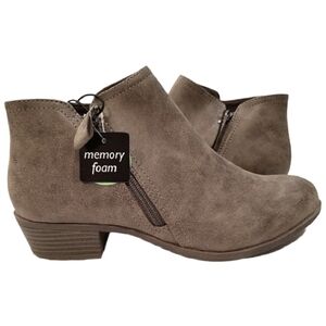 NWT Women's Arizona Faux Leather Memory Foam Block Heel Ankle Boot 11W-Tapue